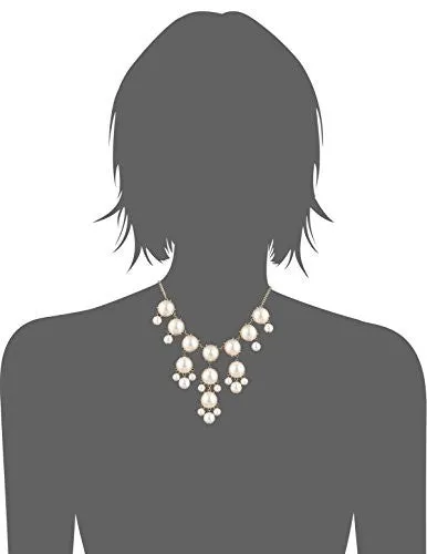 Collar Tipo Babero de Perlas en Tono Dorado